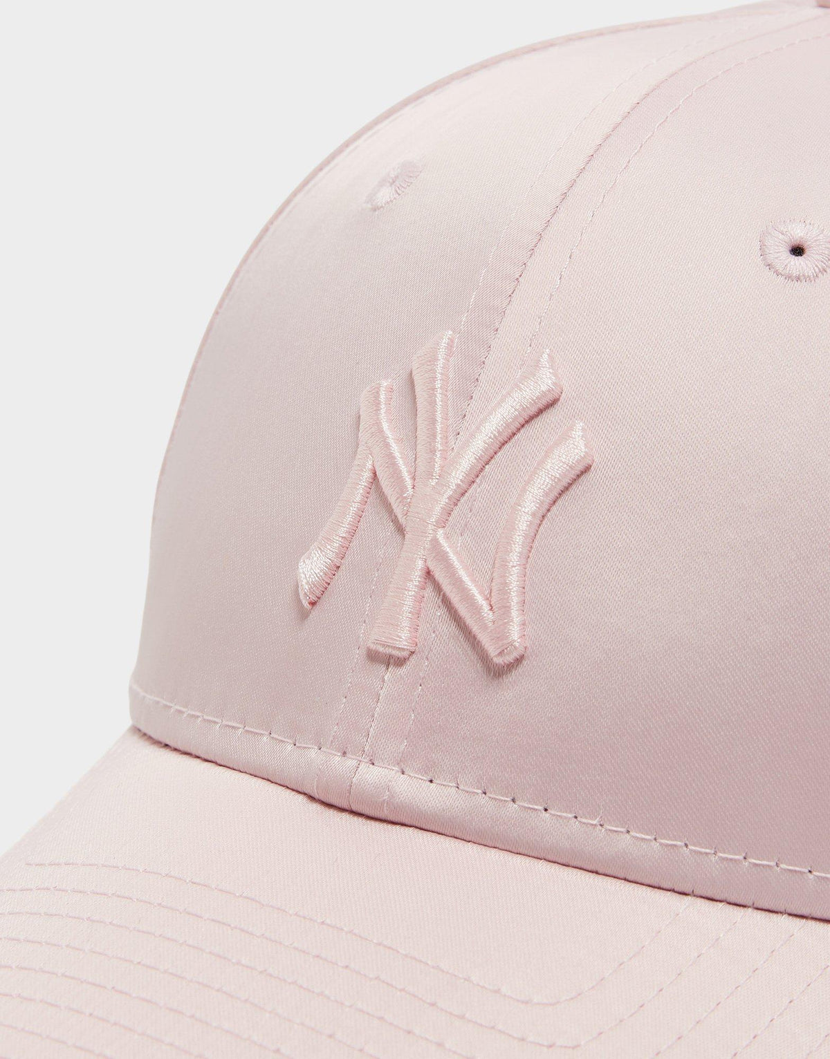 MLB New York Yankees 9FORTY Satin Cap
