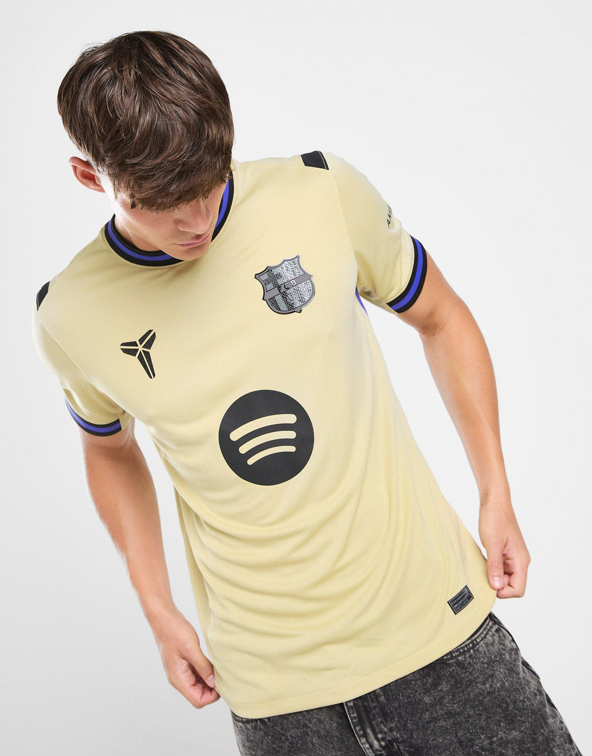 FC Barcelona 2025/26 Away Shirt