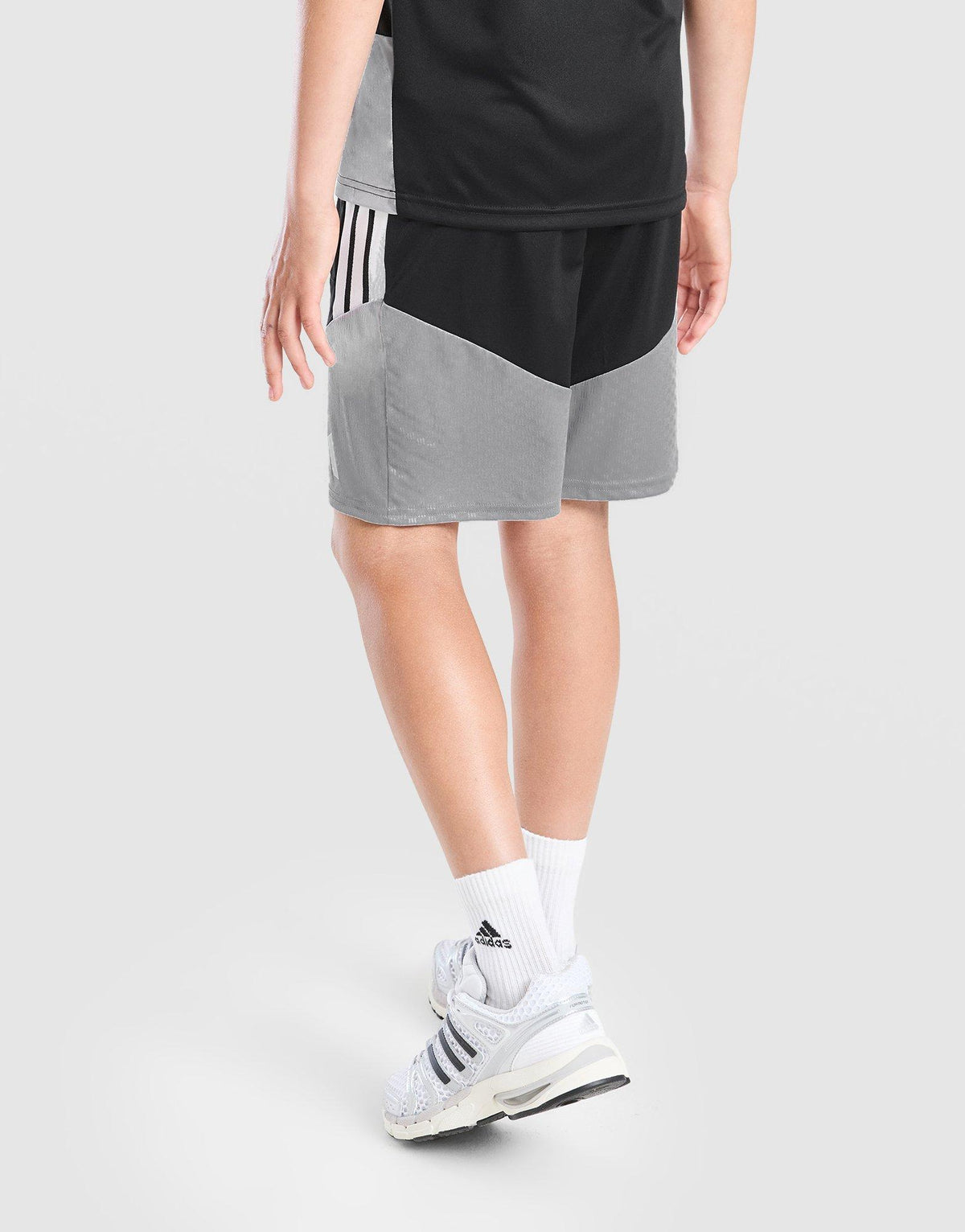 Newcastle United FC Tiro 26 Training Shorts Junior
