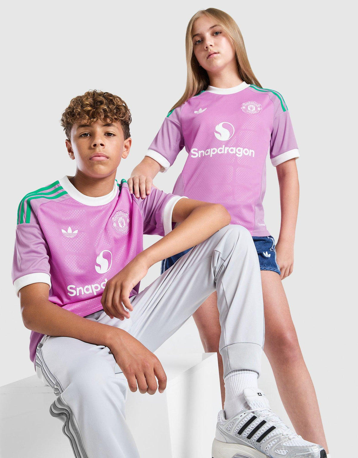 Manchester United FC 2026/27 Goalkeeper Away Shirt Junior